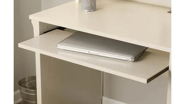 Pull Out Shelf Detail