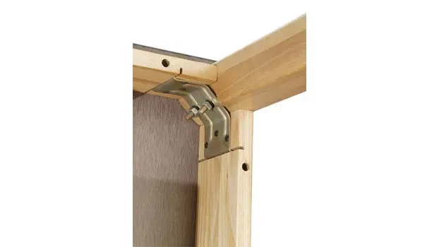 Legs attach with metal on metal bolt through assembly