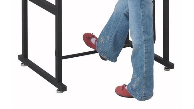Pendulum footrest